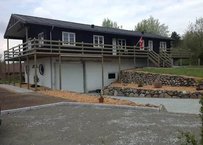 Ny Istandsat Traehus I Givskud Give